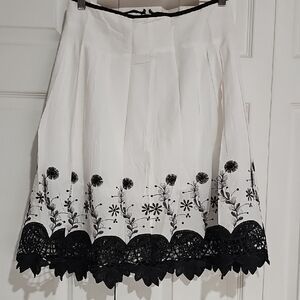 🤍 Magic White & Black Embroidered A-Line Skirt – Size M